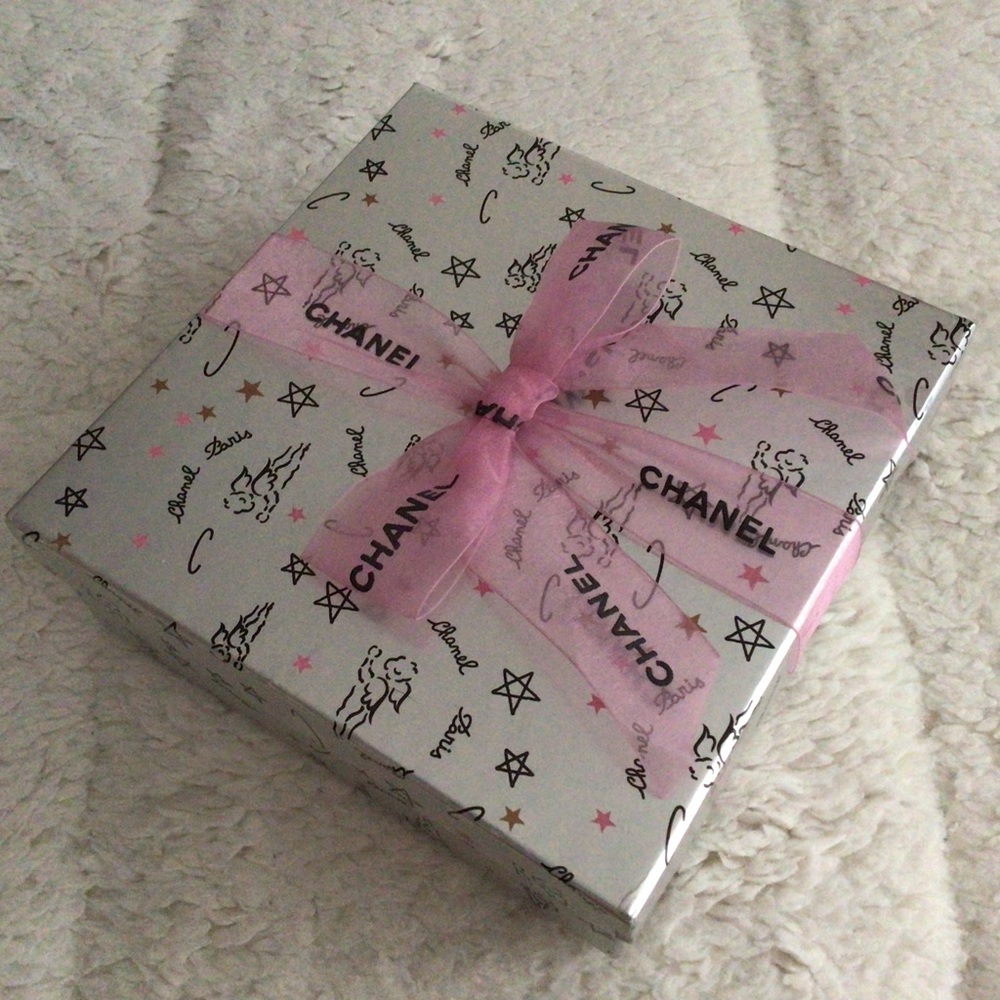 Vintage Chanel Paris Empty Gift Box with Signature Ribbon - Angels and Planets - Picture 6 of 13